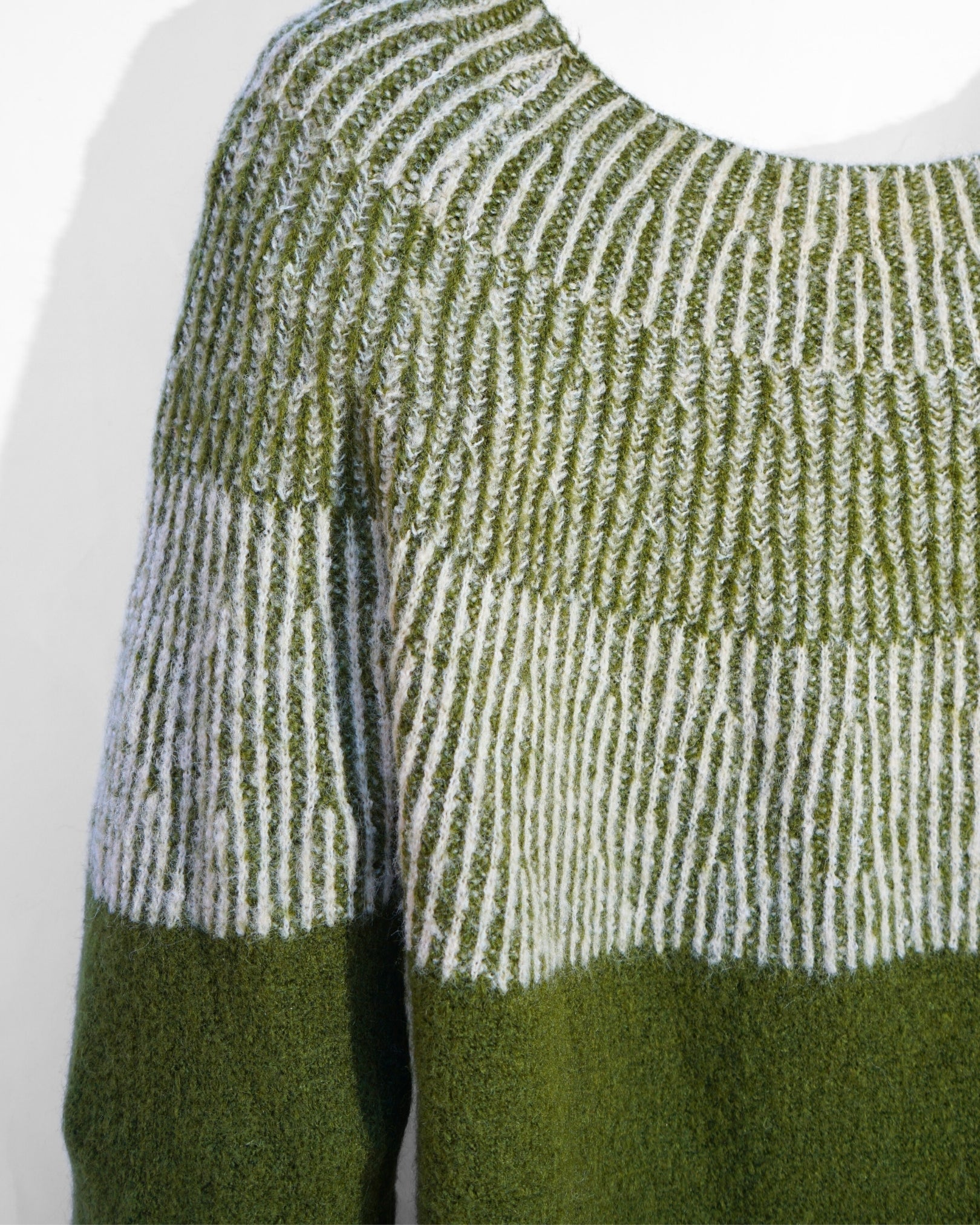 MAGLIONE IN LANA CON DETTAGLI | VERDE