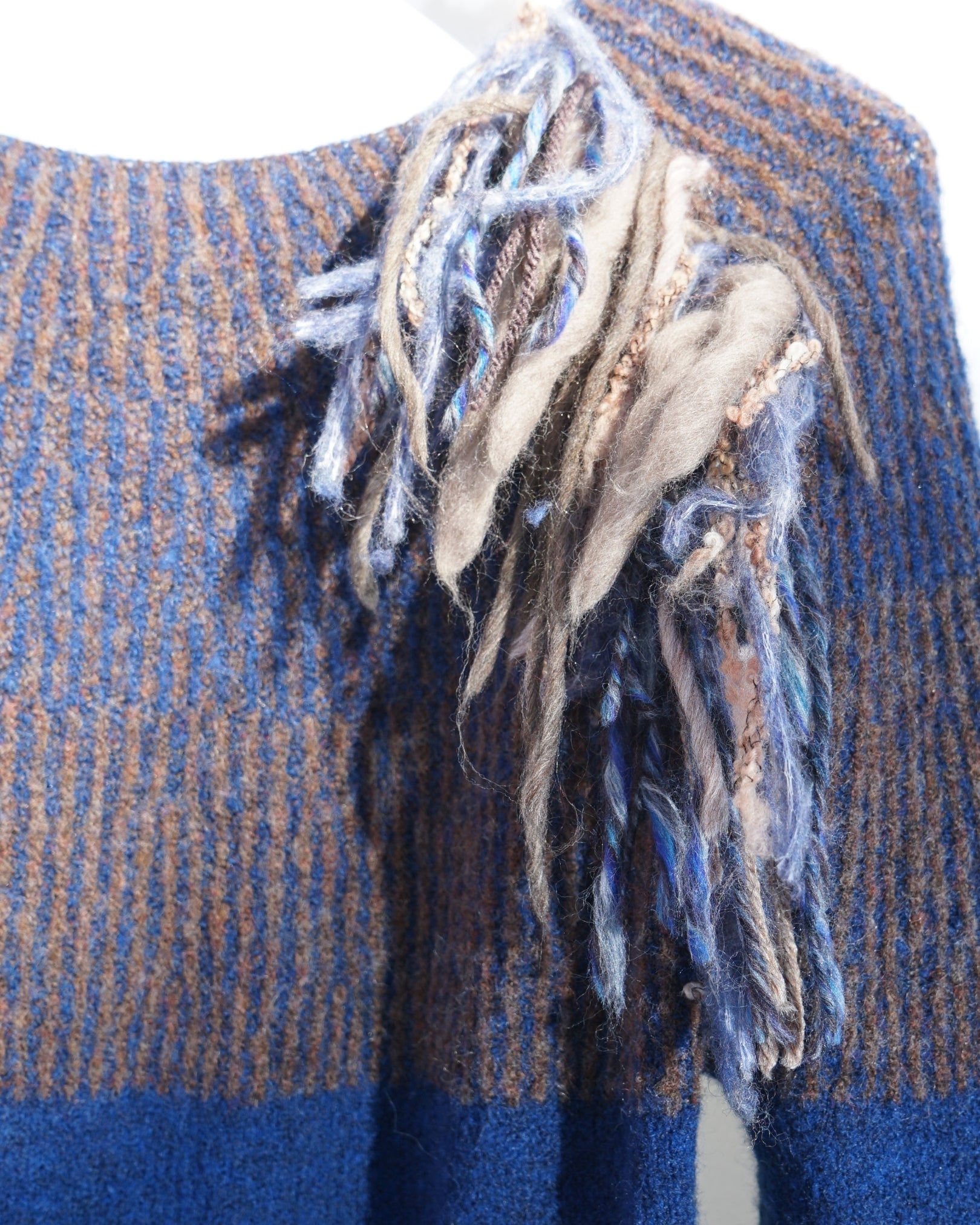 MAGLIONE IN LANA CON DETTAGLI | BLU