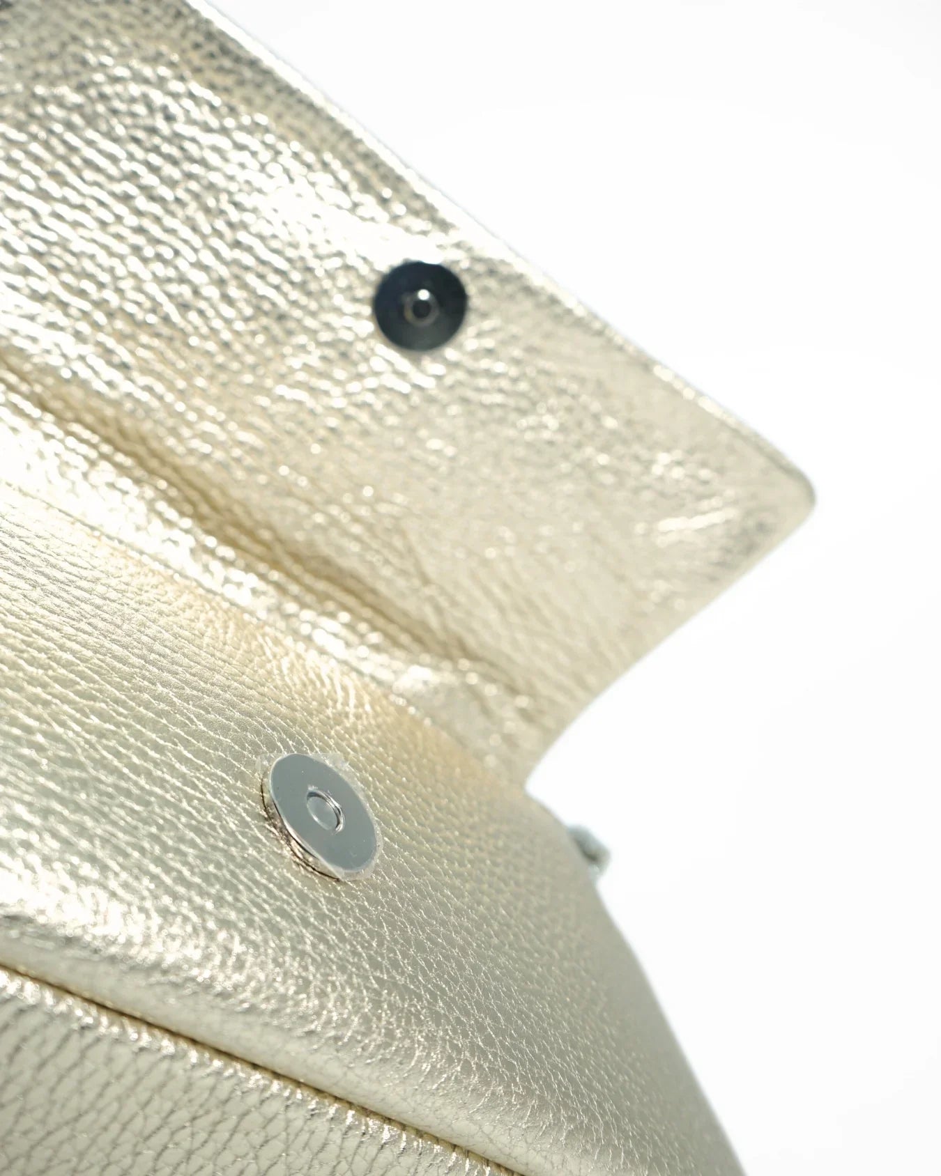POCHETTE MIA LAMINATED | ORO