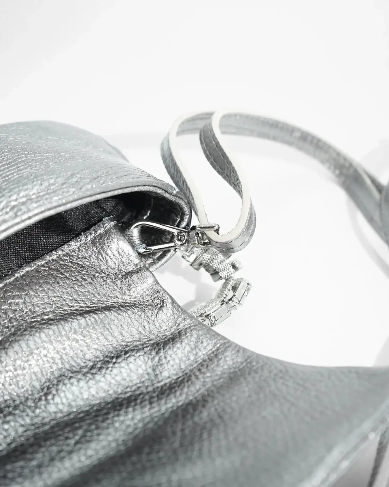 POCHETTE MIA LAMINATED | ARGENTO