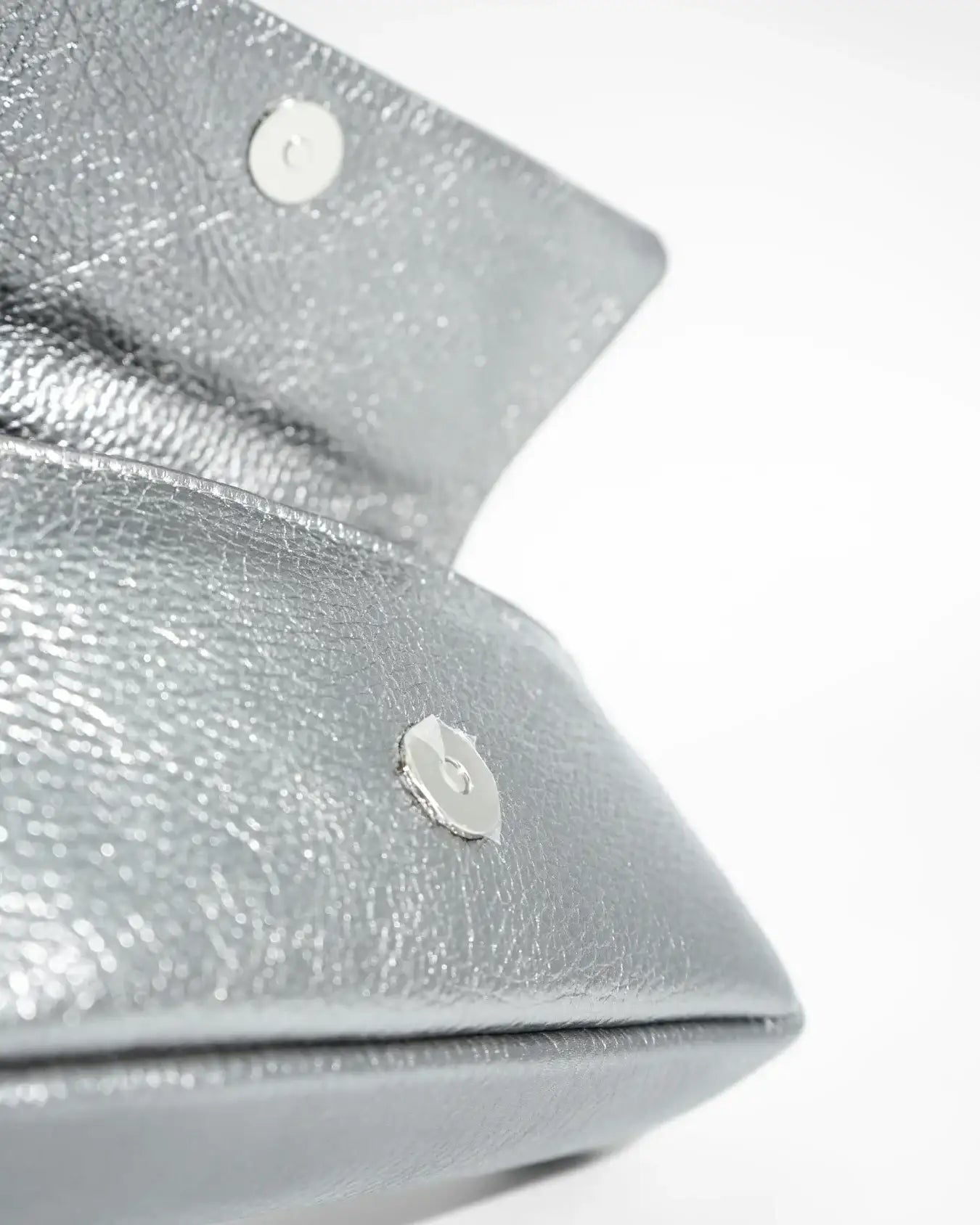 POCHETTE MIA LAMINATED | ARGENTO