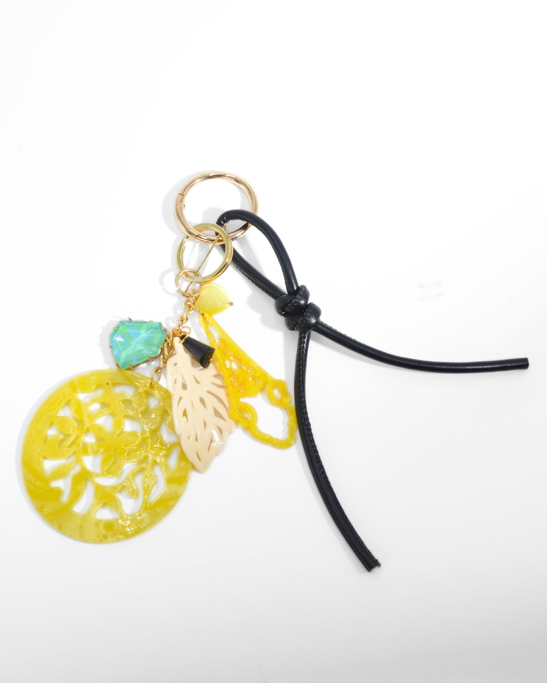 Charm portachiavi con cordino nero, pendenti gialli, foglia avorio e cristallo verde