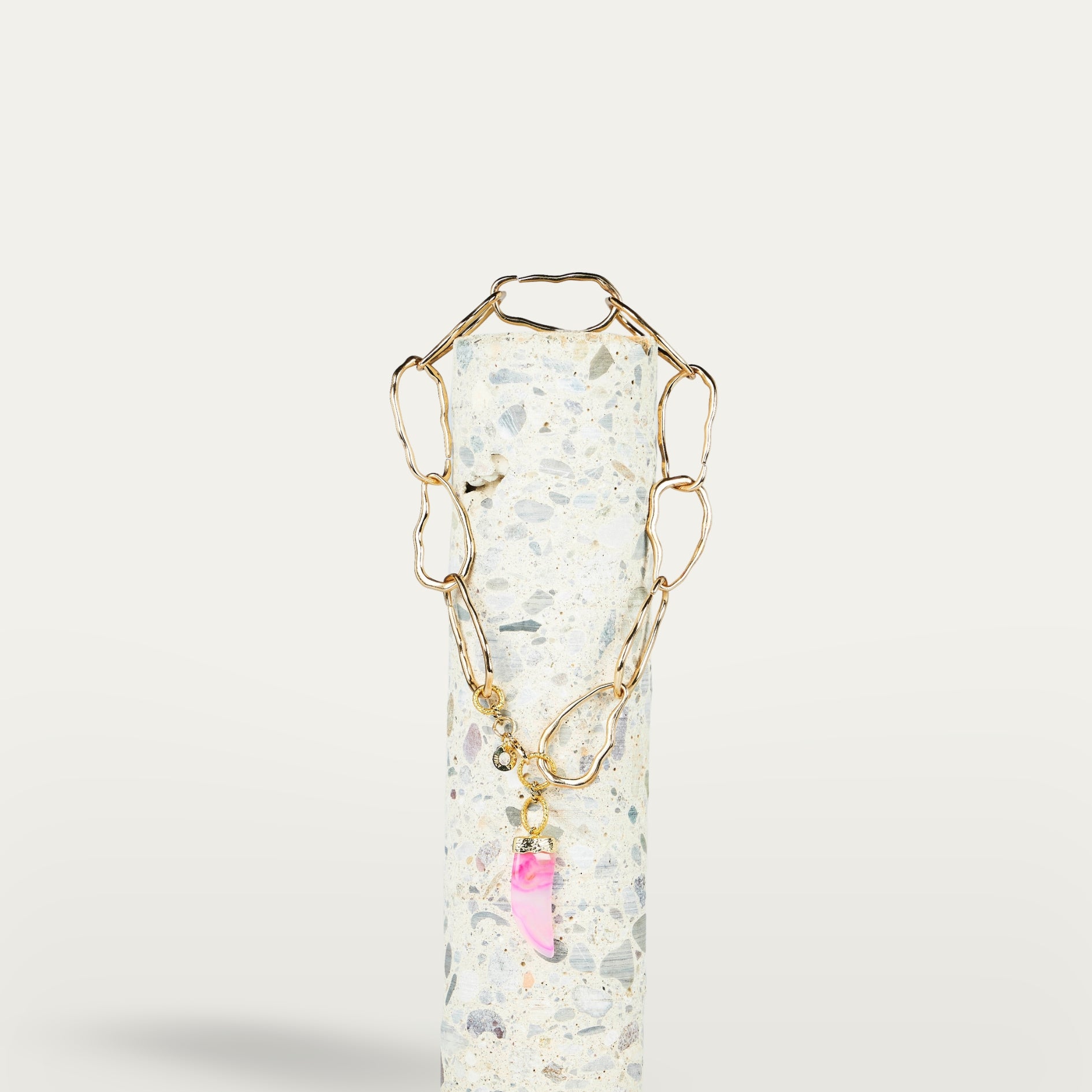 HORN CHOKER | FUCHSIA