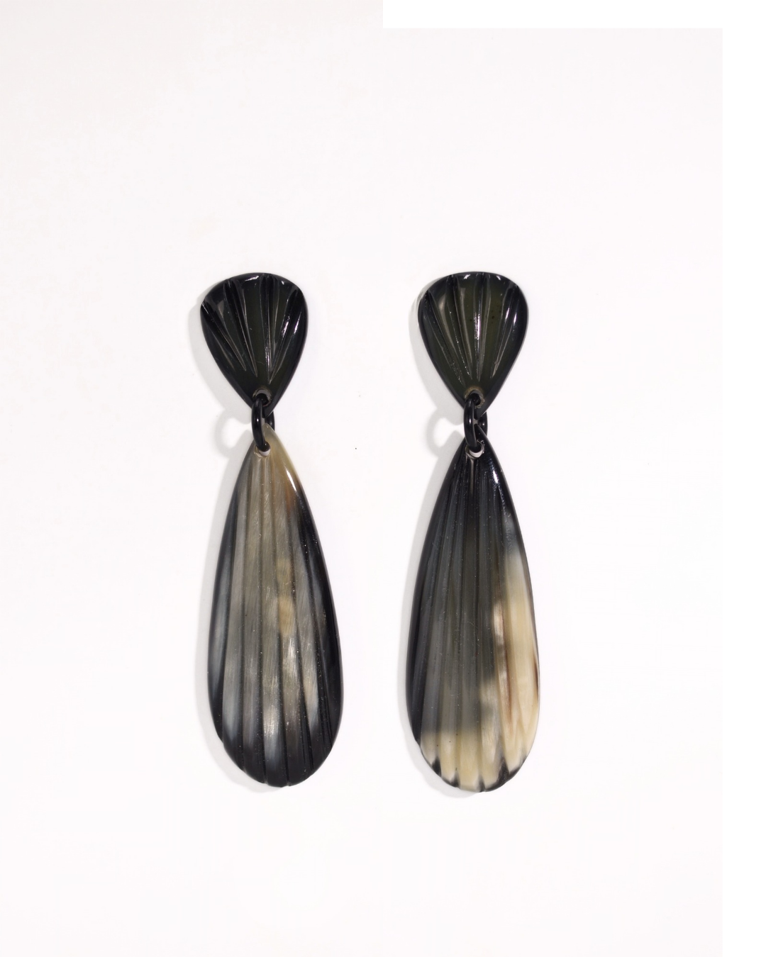 ORECCHINO HORN-BLACK