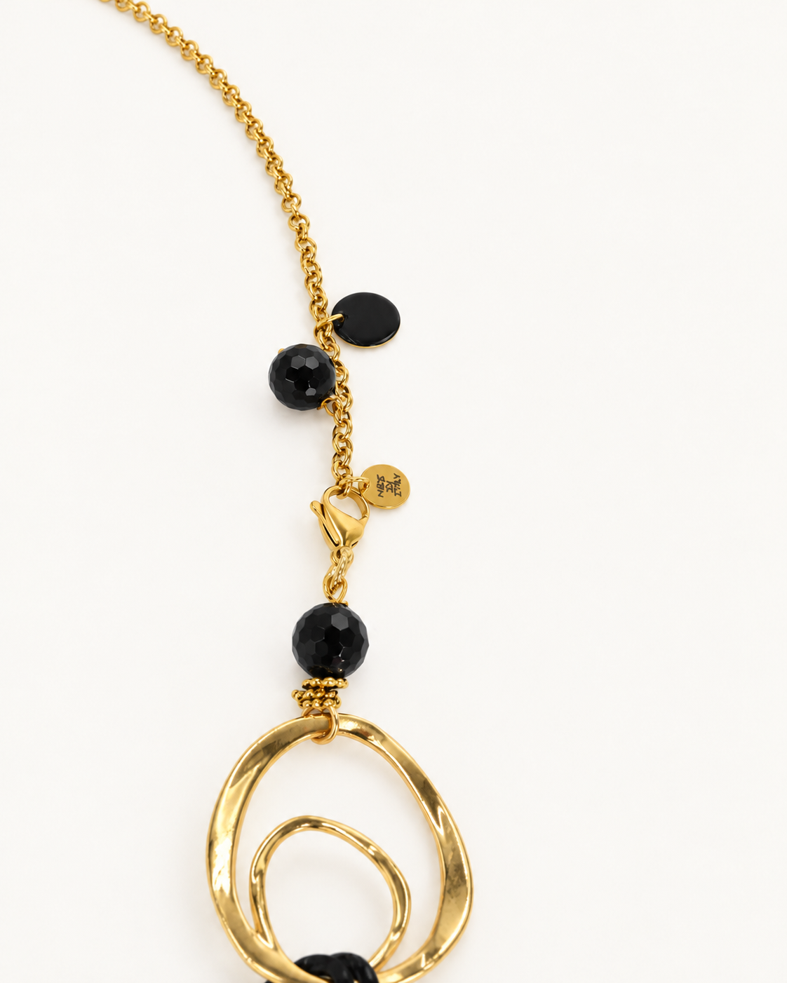 Collana Circle ÀLMALA, dettaglio della chiusura con moschettone