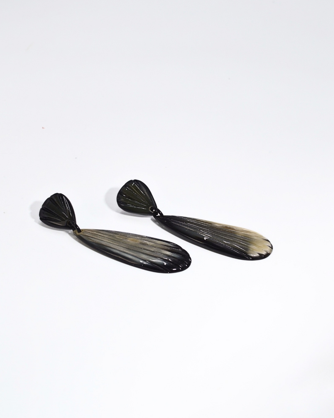 ORECCHINO HORN-BLACK