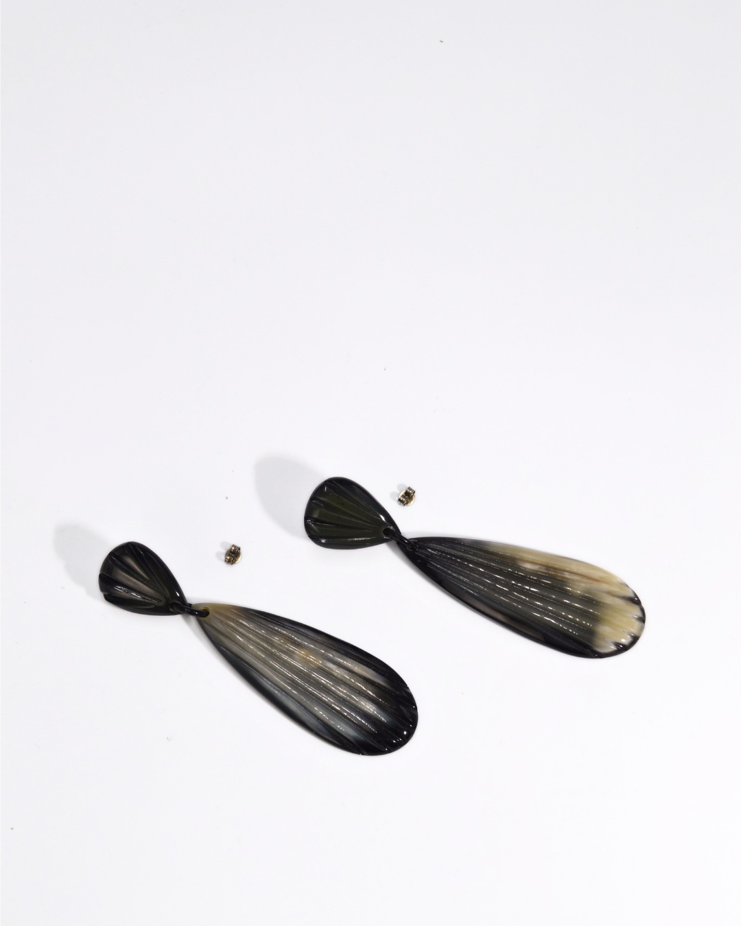 ORECCHINO HORN-BLACK